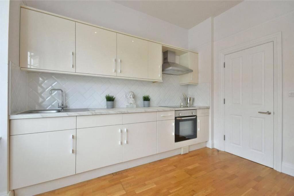 Luxury 3 Bed Apartment - Huge Outdoor Terrace & Amazing Transport Links London Ngoại thất bức ảnh