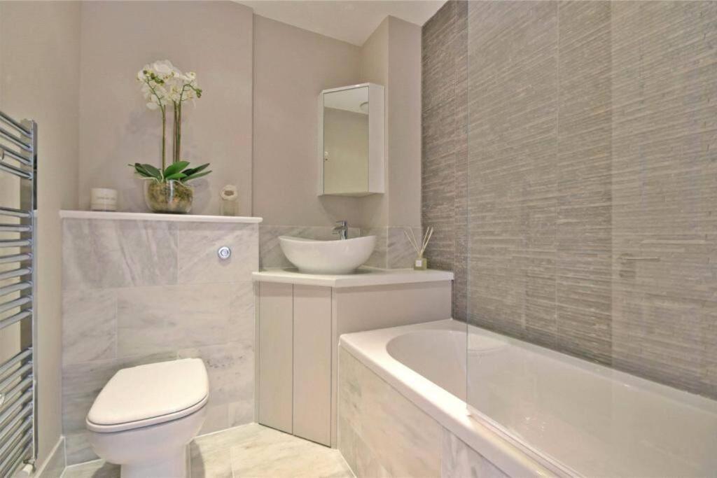 Luxury 3 Bed Apartment - Huge Outdoor Terrace & Amazing Transport Links London Ngoại thất bức ảnh